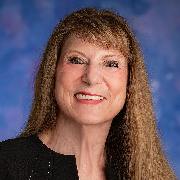 elizabeth-stoltz